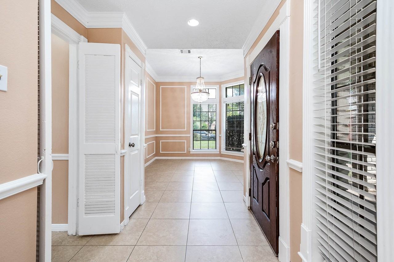 1927 Summerfield Pl - Photo 7 of 35