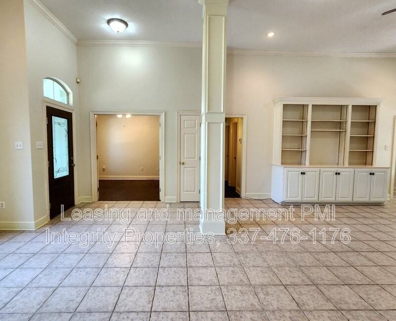 411 Greenfield Dr - Photo 6 of 23