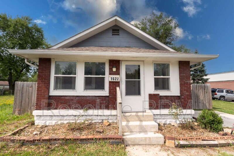 1622 East Raymond Street - Photo 3 of 36