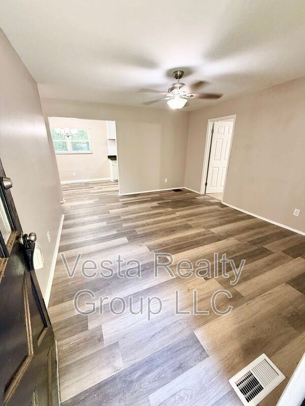 207 Custer Cir - Photo 3 of 15