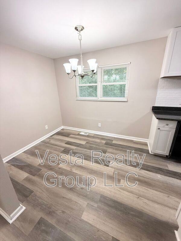 207 Custer Cir - Photo 4 of 15