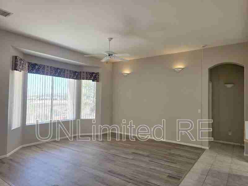 796 S Wandering River Rd - Photo 3 of 29