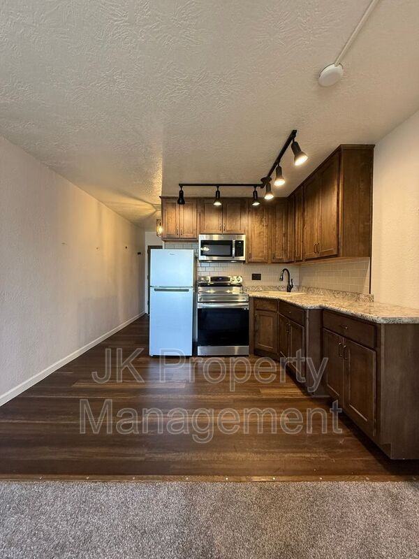 925 1st Ave N #207 - Photo 7 of 18