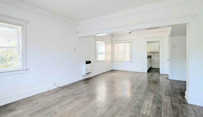 435 W 4th St - Photo 6 of 11