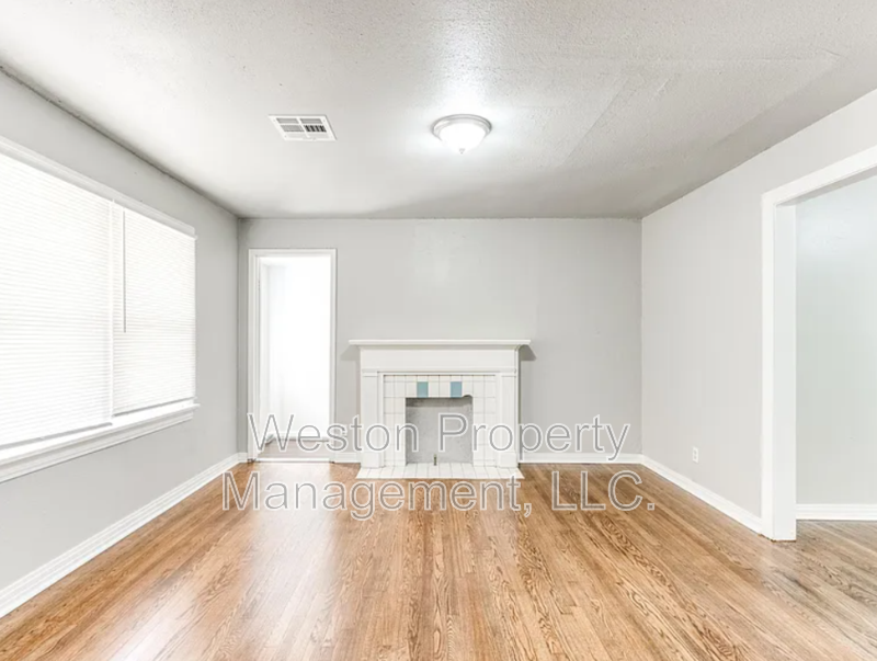 1217 Ne 43rd St - Photo 2 of 10