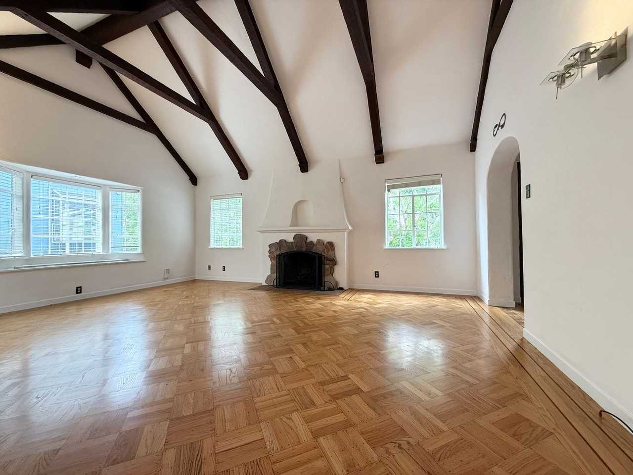 1615 Trestle Glen Rd - Photo 3 of 16