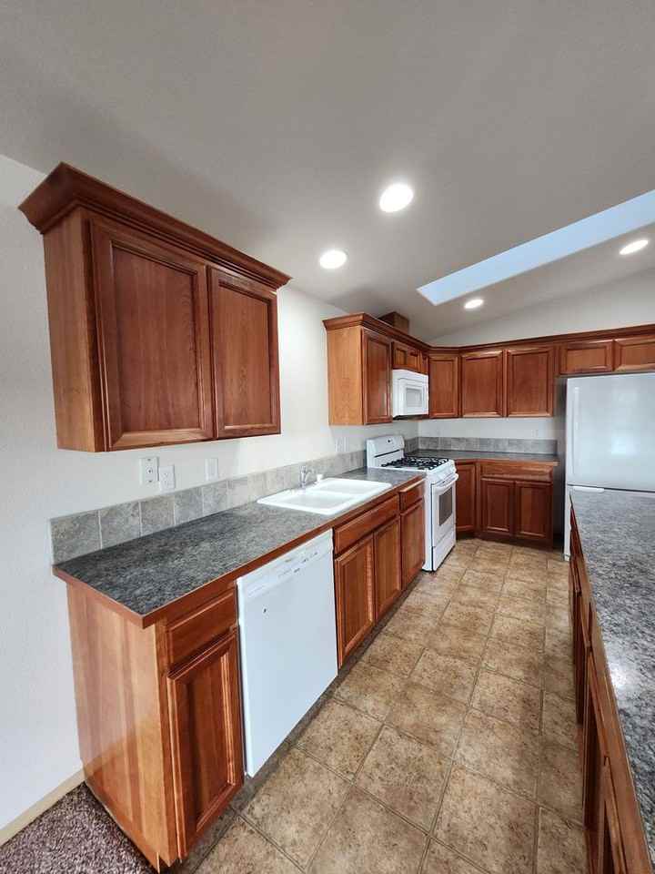 5811 Austin Ct - Photo 7 of 26