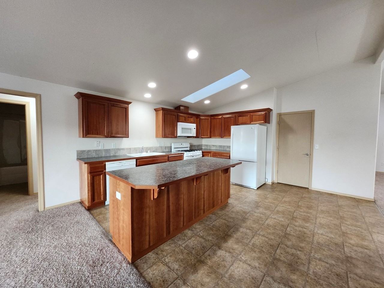 5811 Austin Ct - Photo 6 of 26
