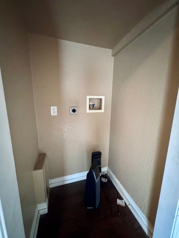 425 E Wyandotte St - Photo 4 of 6