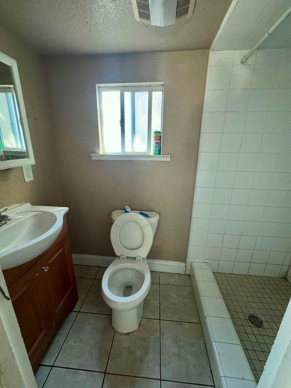425 E Wyandotte St - Photo 6 of 6