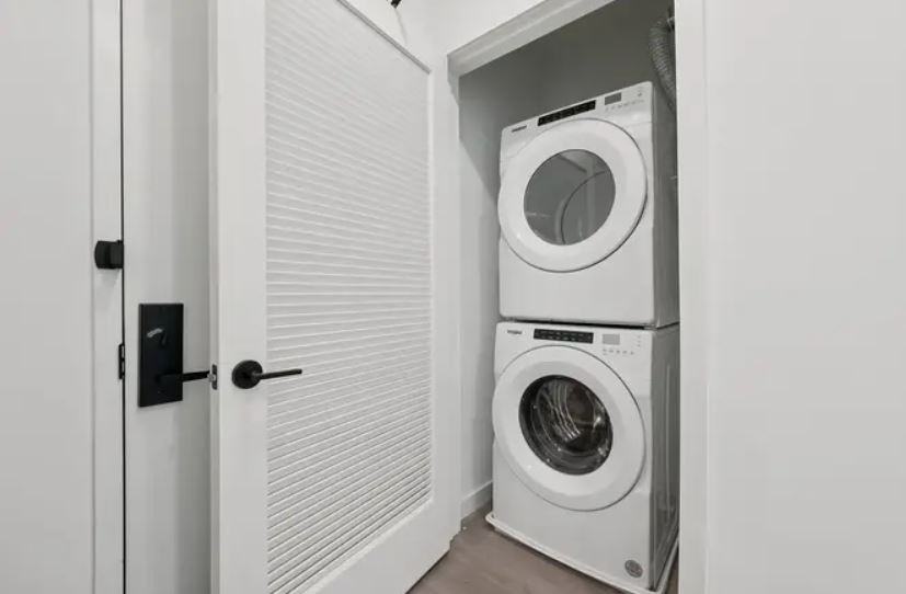 130 Monitor St - Photo 3 of 6