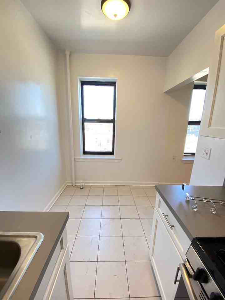 2235 Cruger Ave - Photo 3 of 7