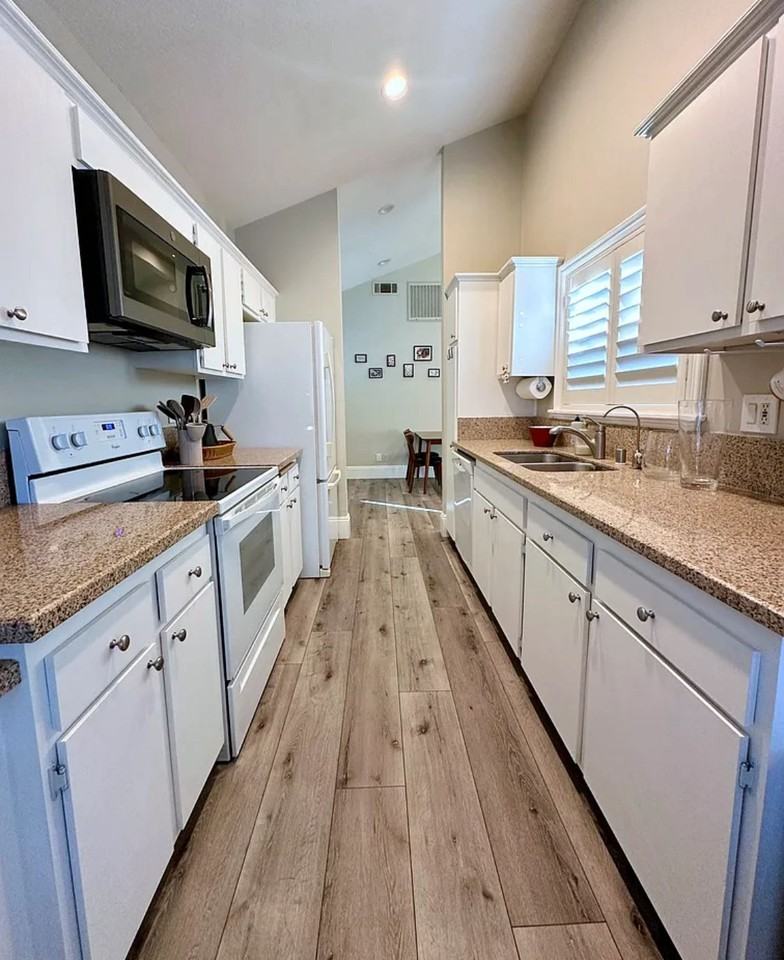 218 Pineview - Photo 2 of 15