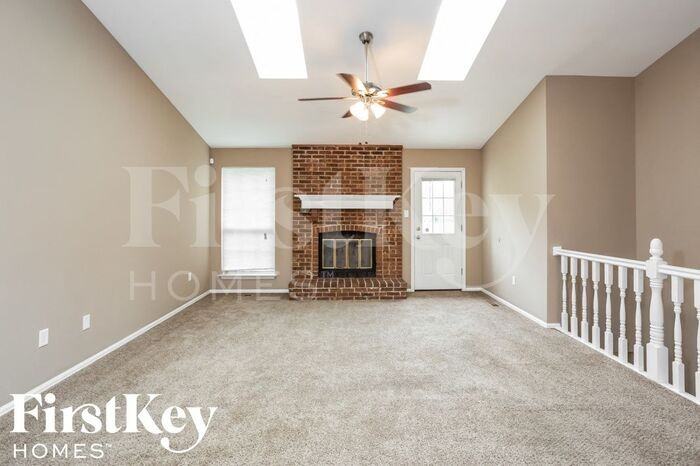 611 Foxtail Dr - Photo 2 of 15