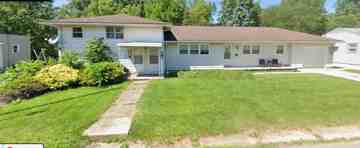 featured image of 626 W Warren St