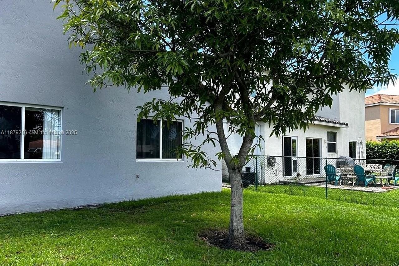 13221 Southwest 53rd Street - Photo 2 of 24