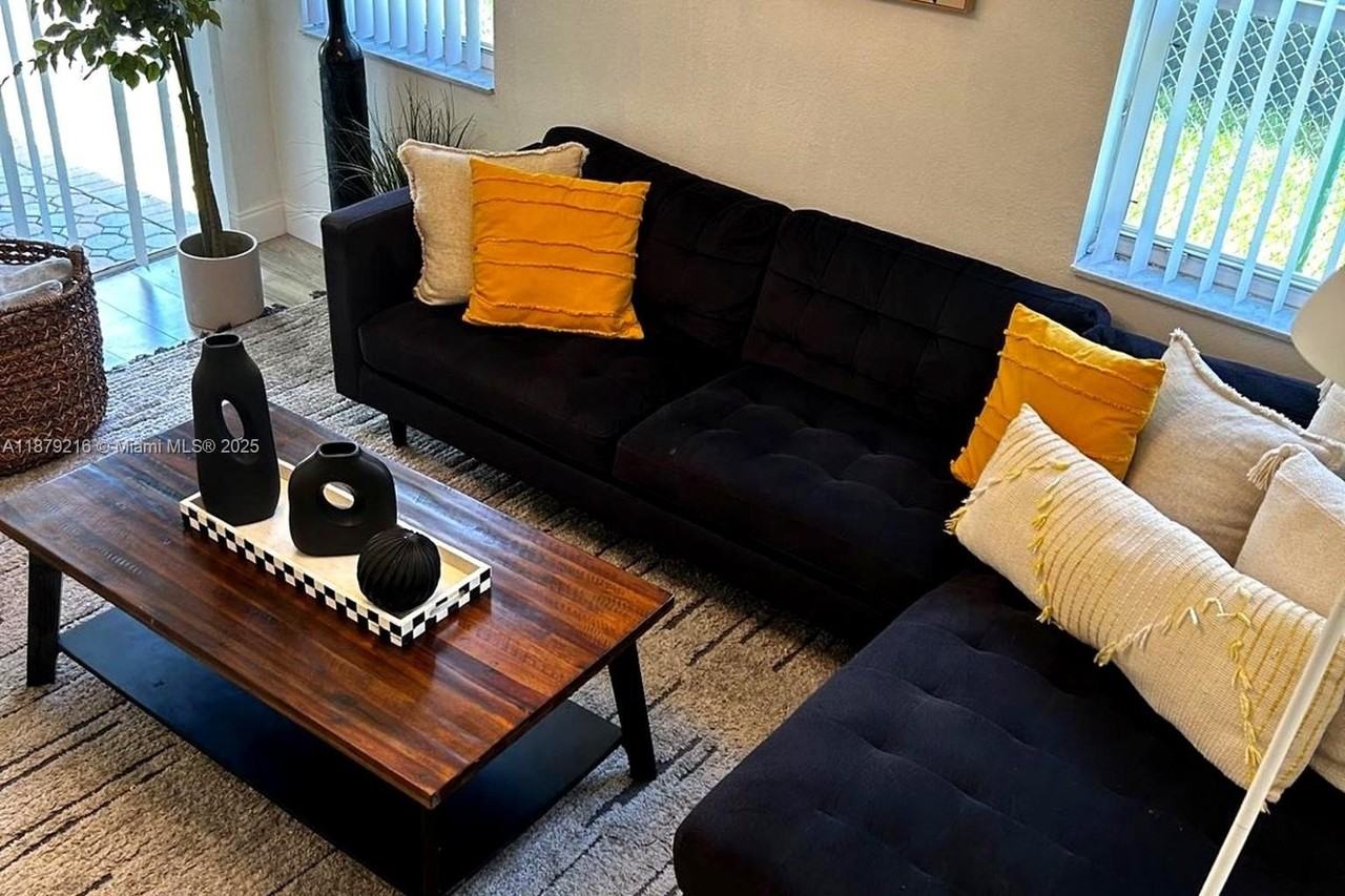 13221 Southwest 53rd Street - Photo 6 of 24