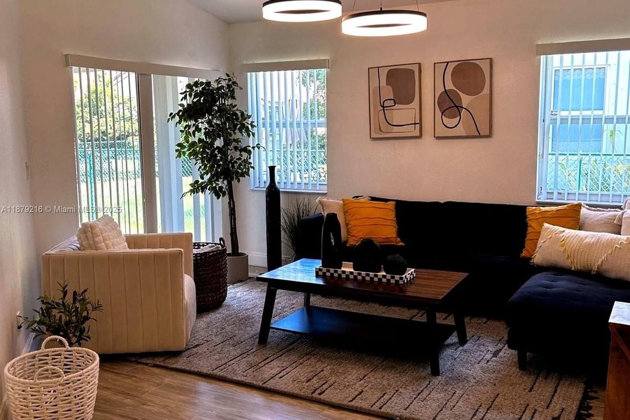 13221 Southwest 53rd Street - Photo 7 of 24