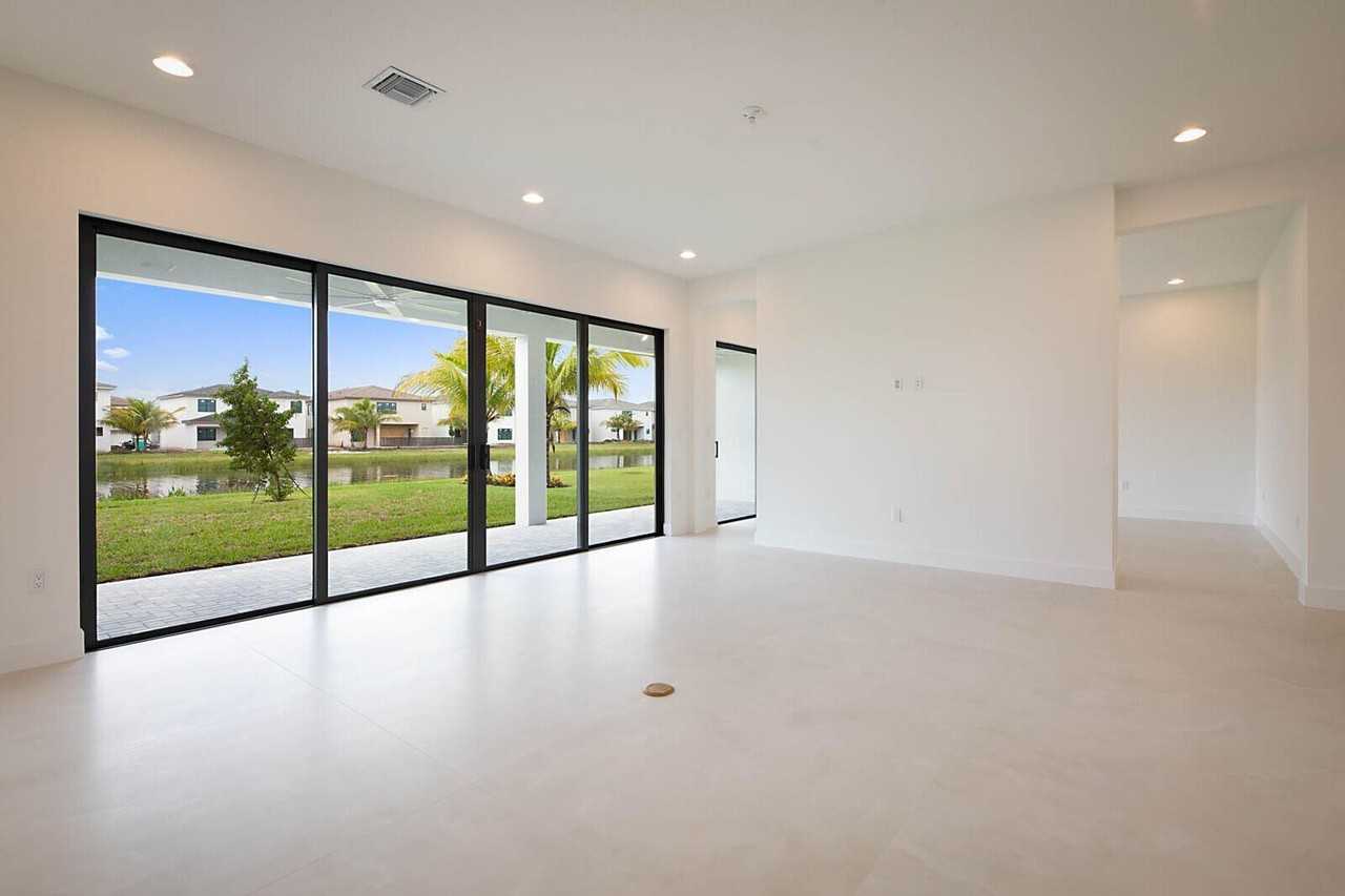 17062 Watersprite Lakes Rd - Photo 4 of 42