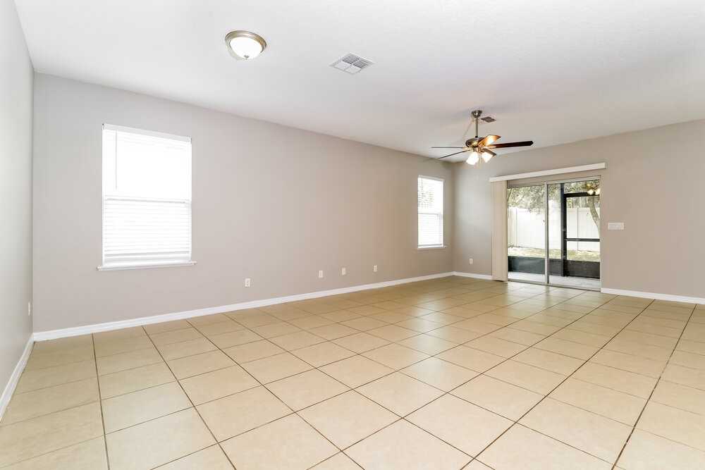 1550 Sterns Dr - Photo 4 of 16