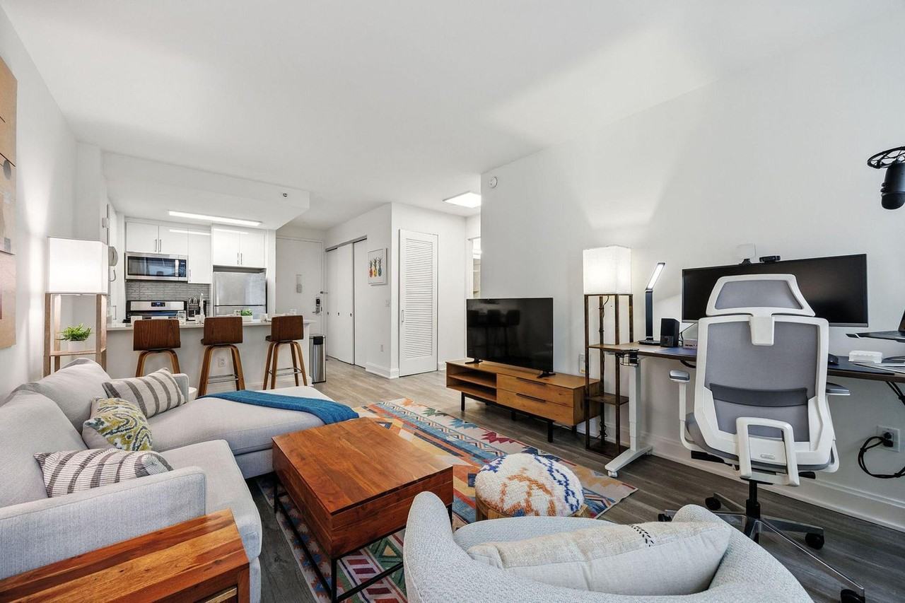 10 Hanover Square - Photo 2 of 36