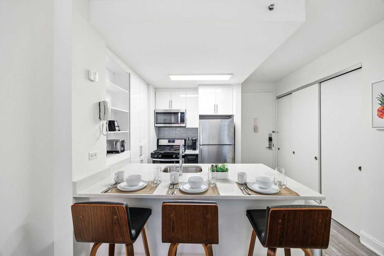 10 Hanover Square - Photo 7 of 36