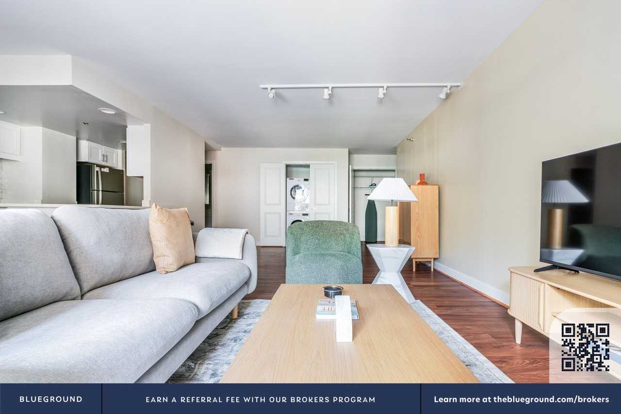 4001 9th Street North - Photo 5 of 47