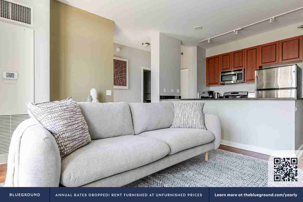 730 S Clark St #1327 - Photo 3 of 36