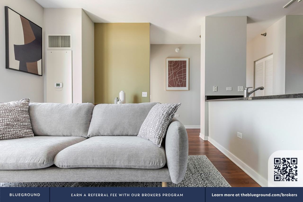 730 S Clark St #1327 - Photo 4 of 36