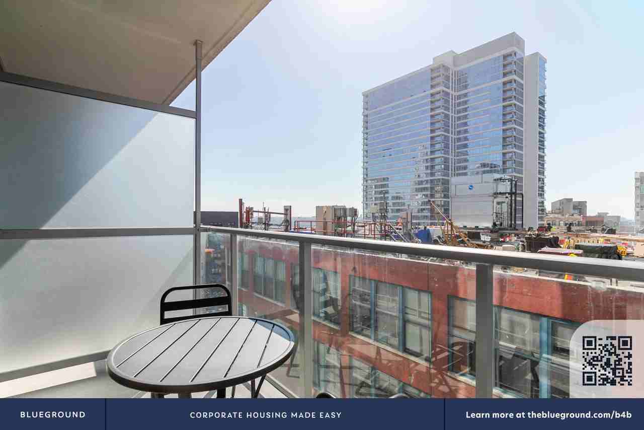 730 S Clark St #1327 - Photo 5 of 36