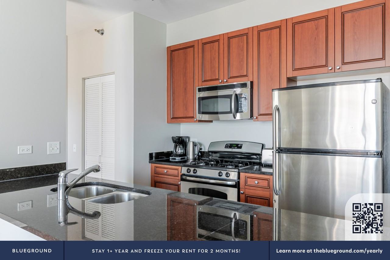 730 S Clark St #1327 - Photo 7 of 36