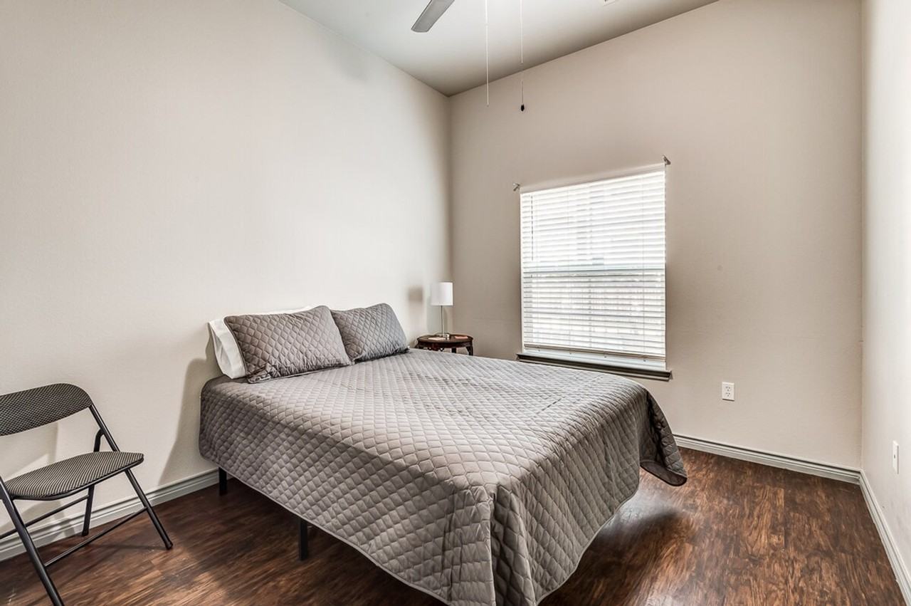 136 W Elm Ave #1295599P - Photo 3 of 17