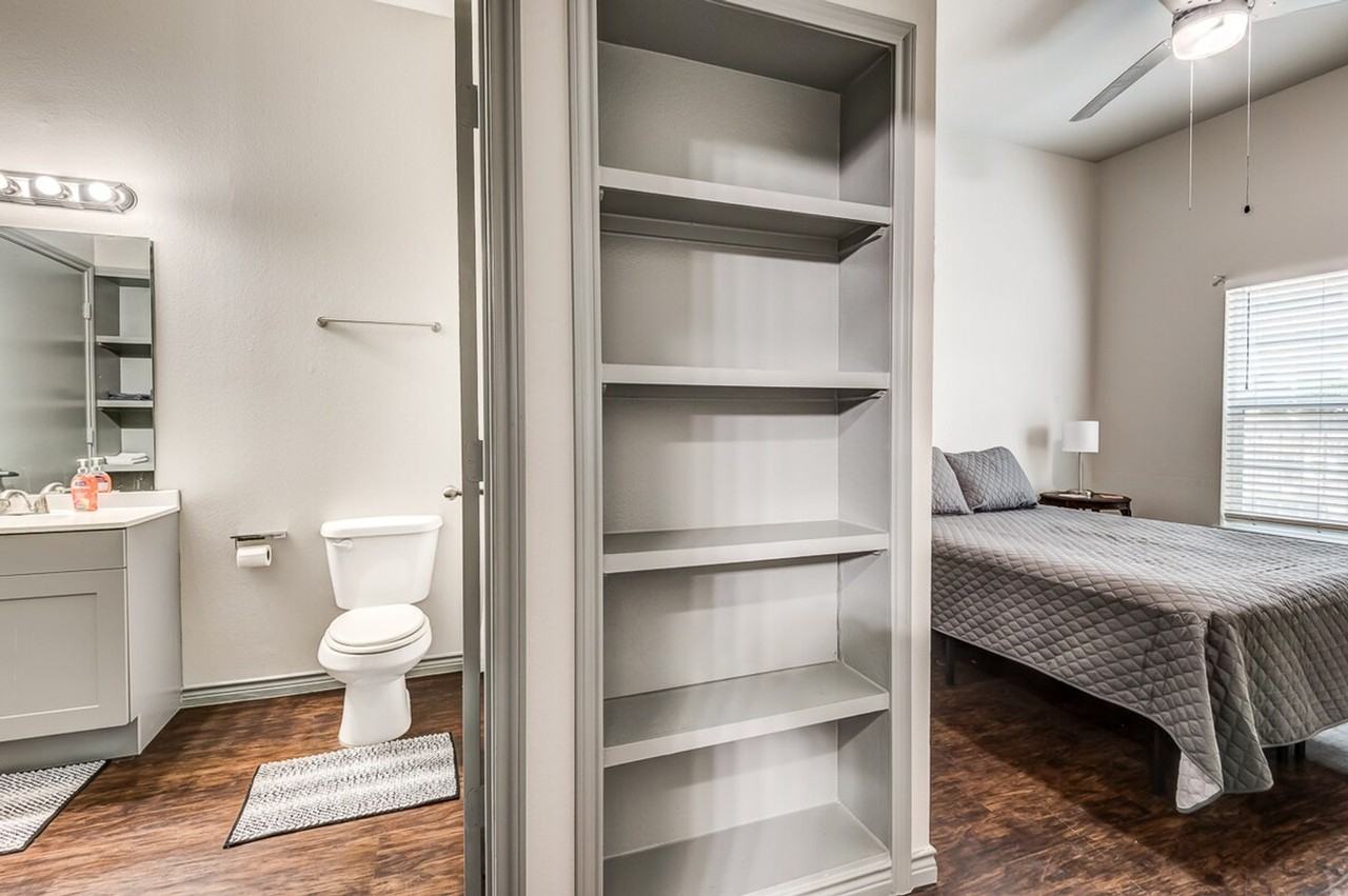 136 W Elm Ave #1295599P - Photo 4 of 17