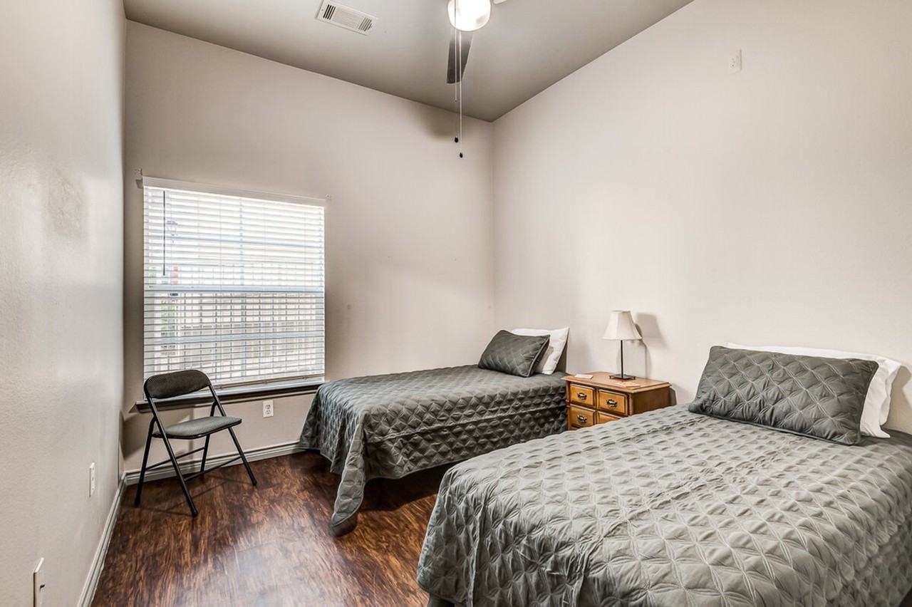 136 W Elm Ave #1295599P - Photo 6 of 17