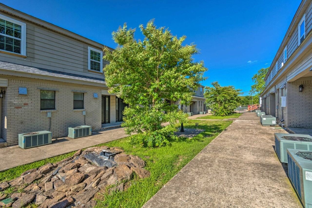 806 S Elm St #1296536P - Photo 5 of 5