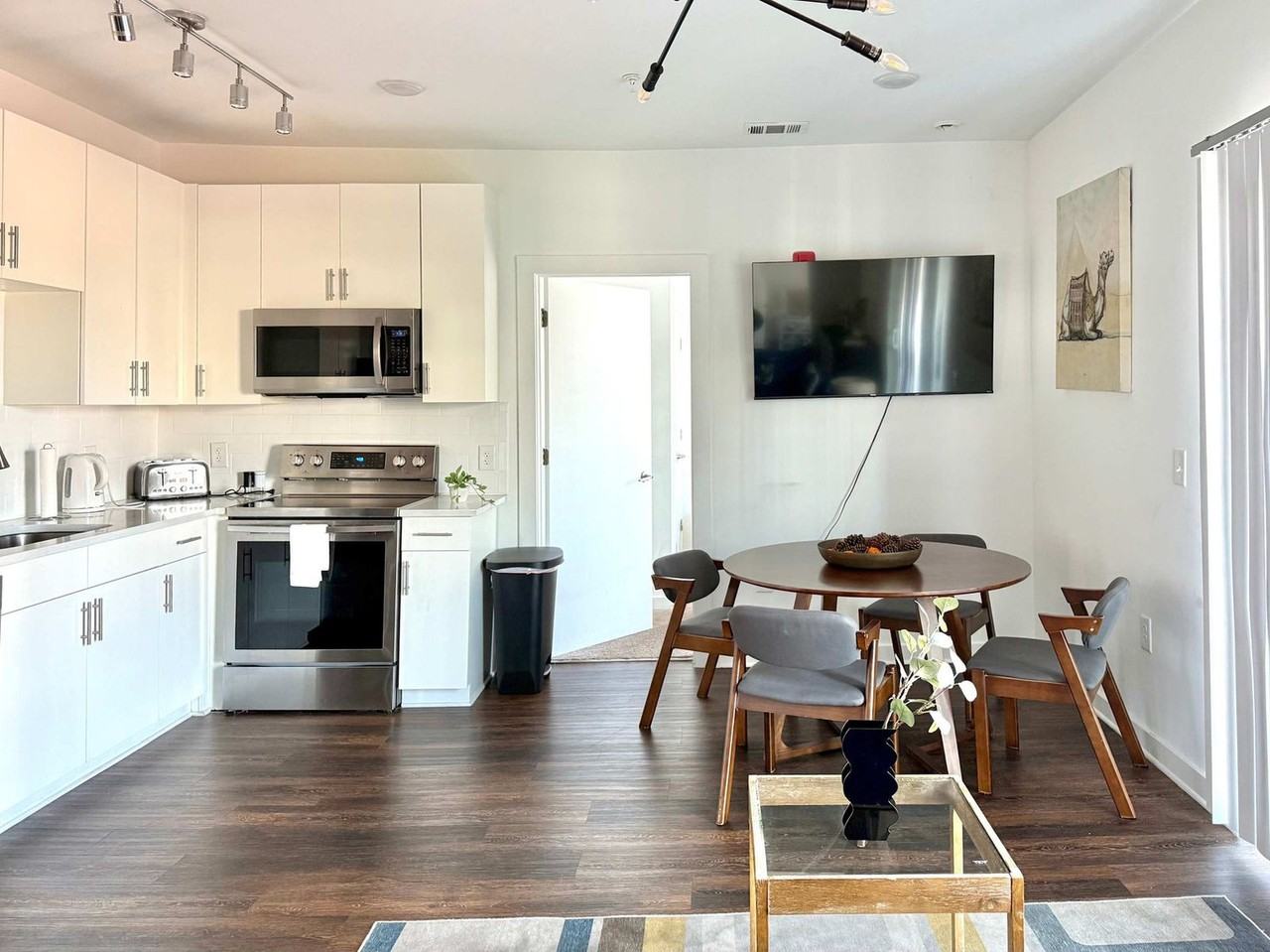 542 Boulevard Northeast - Photo 2 of 52