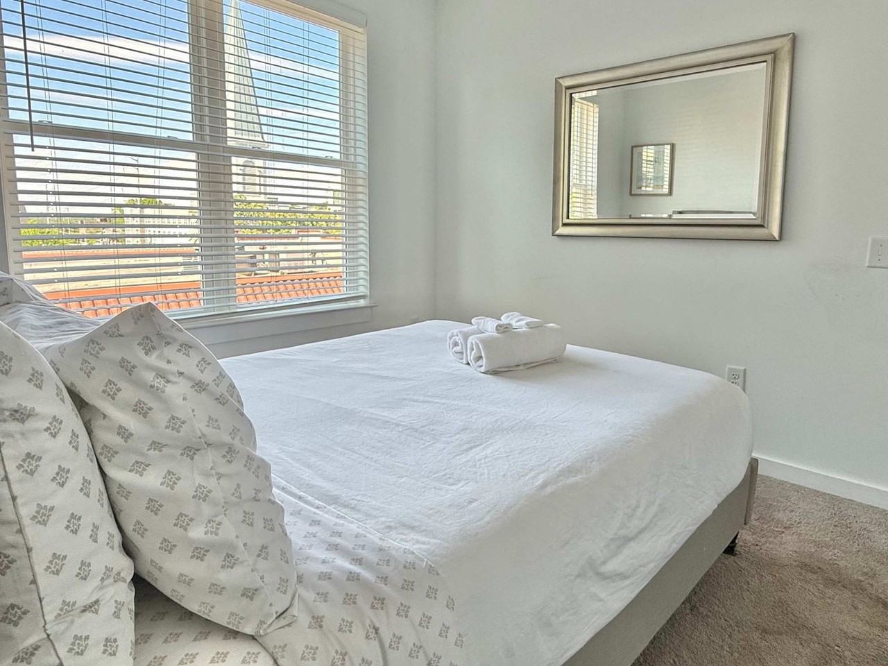 542 Boulevard Northeast - Photo 4 of 52