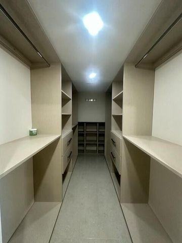 327 Kingsbridge Street - Photo 3 of 10