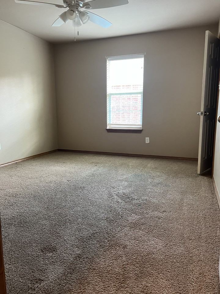 404 Se Front St - Photo 3 of 11