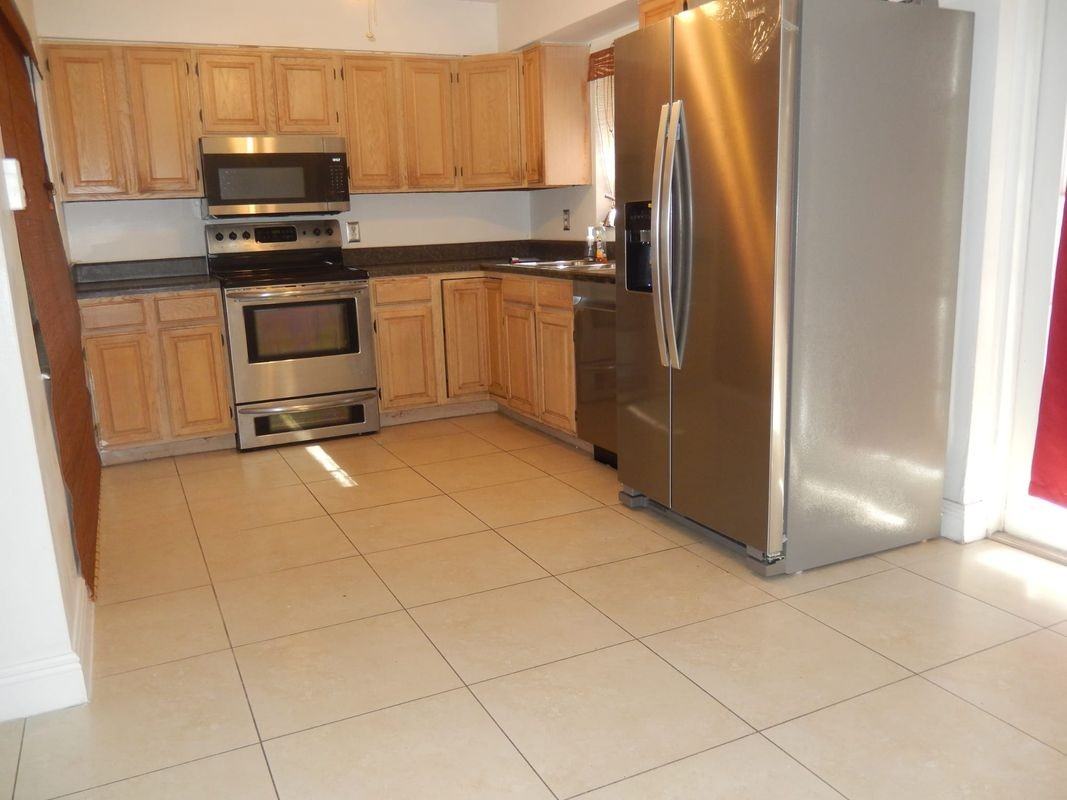 4010 Ne 18th Ave - Photo 2 of 11