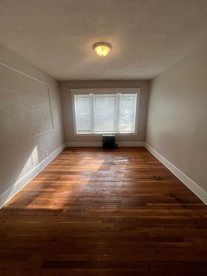 205 Belmont Ave / 10 Marengo Park - Photo 7 of 7