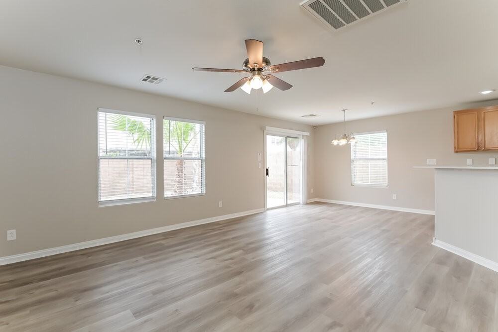 660 Desert Passage St - Photo 5 of 17