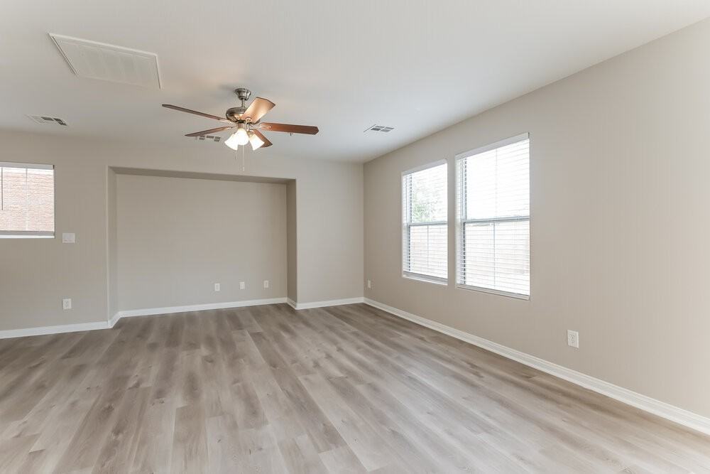 660 Desert Passage St - Photo 6 of 17