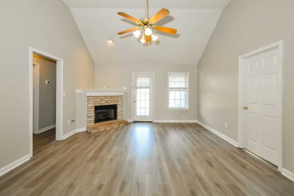 10279 Green Moss Dr S - Photo 5 of 17
