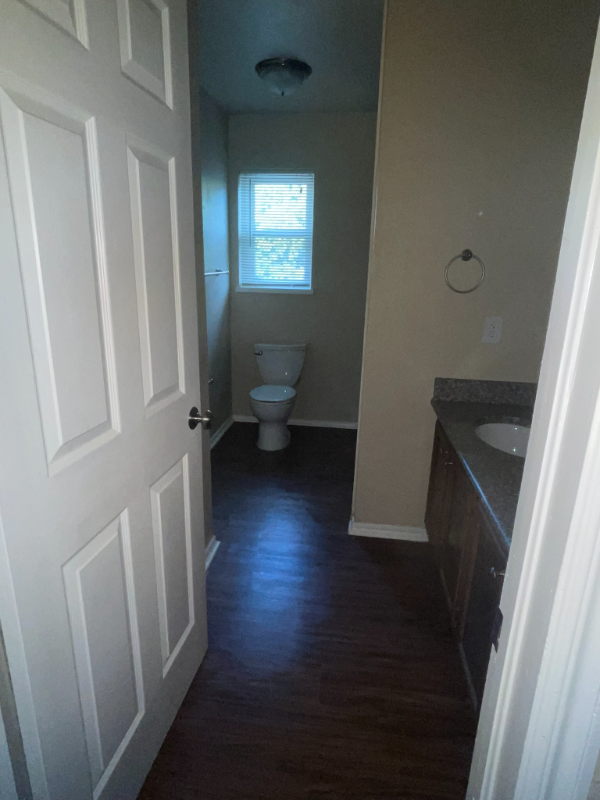 417 Nwstreet #C - Photo 3 of 14