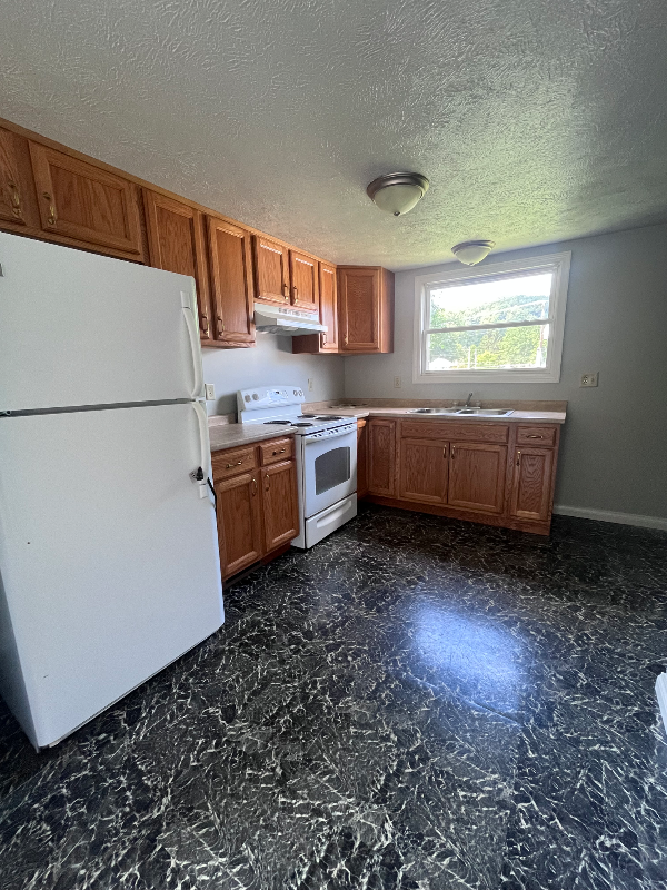 150 Freedom St - Photo 2 of 7