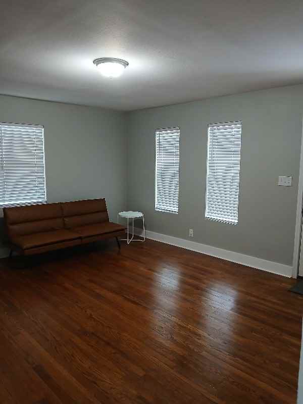 1708 Avenue B - Photo 2 of 11