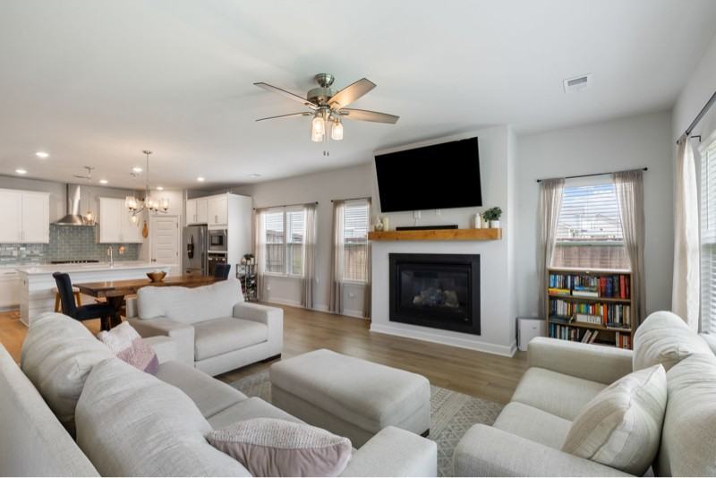 277 Lucca Dr - Photo 2 of 14