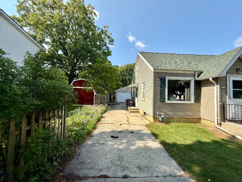 2114 N 23rd St - Photo 2 of 16