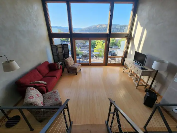 606 Cascade Ave - Photo 2 of 8